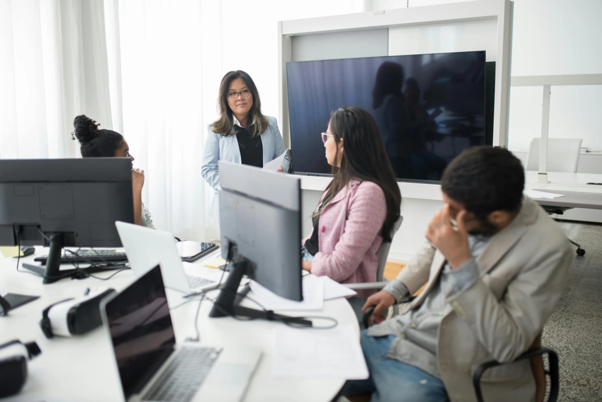 Una roadmap visuale che mostra le certificazioni di cybersecurity organizzate in livelli dal principiante all'esperto con percorsi di carriera ramificati
